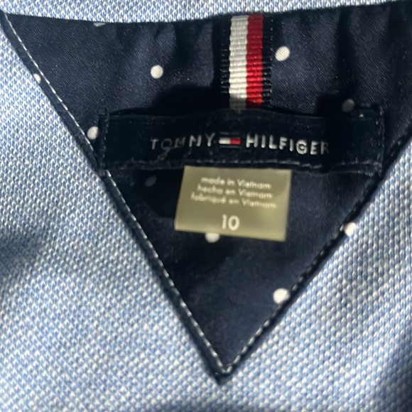 Women’s lined Tommy Hilfiger button in front blazer with pocket fronts. - Picture 10 of 10